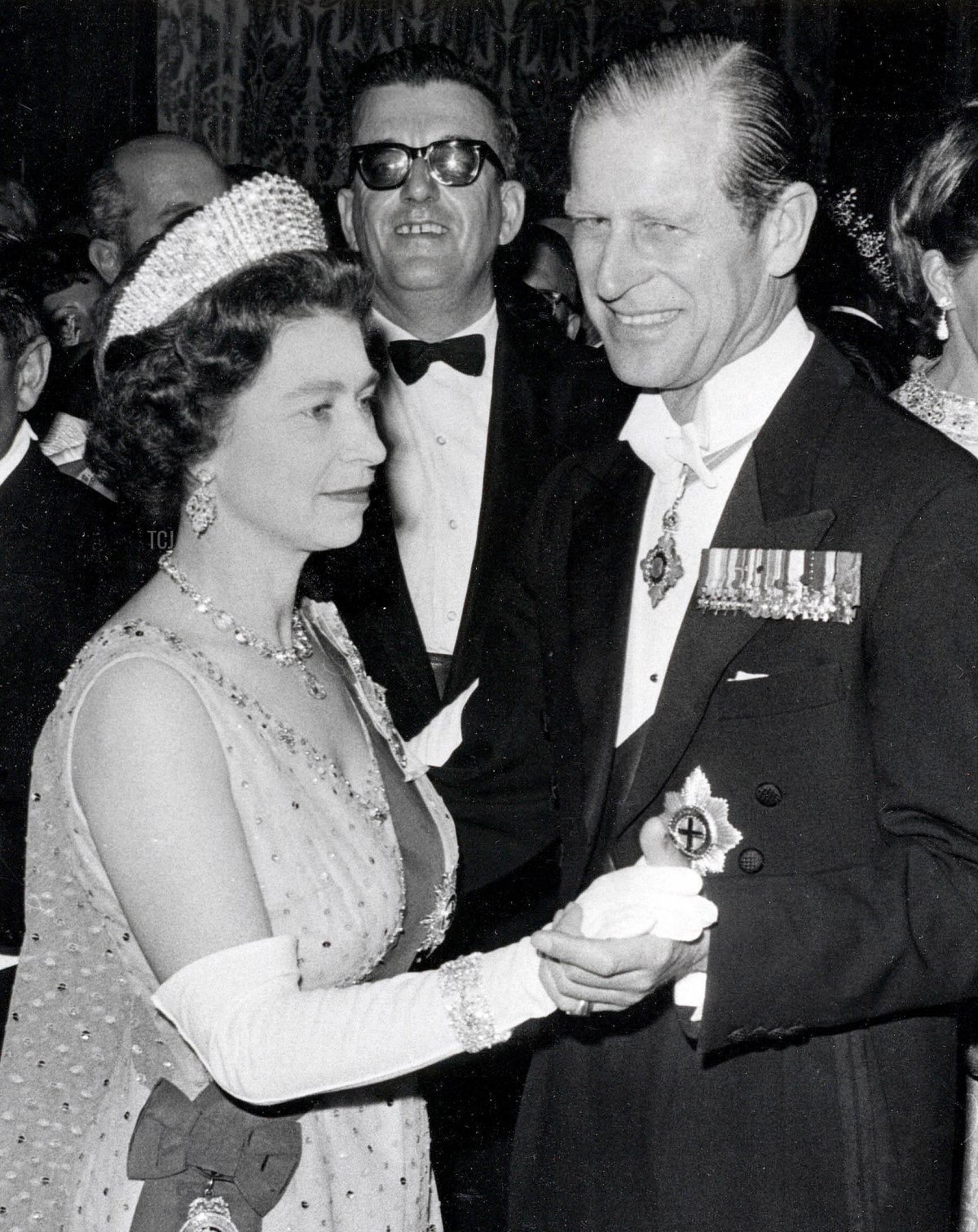 Elisabetta II e il PRINCIPE FILIPPO a un ballo durante la loro visita ufficiale a Malta, novembre 1967