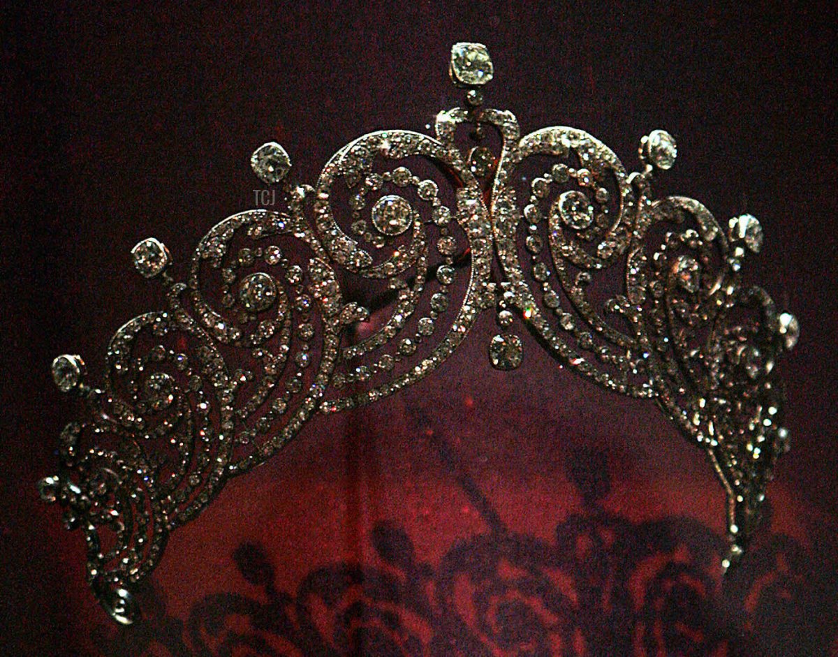 Una tiara scroll di Cartier venduta alla Contessa di Essex nel 1902 è in mostra presso la fondazione Calouste Gulbenkian a Lisbona il 14 febbraio 2007