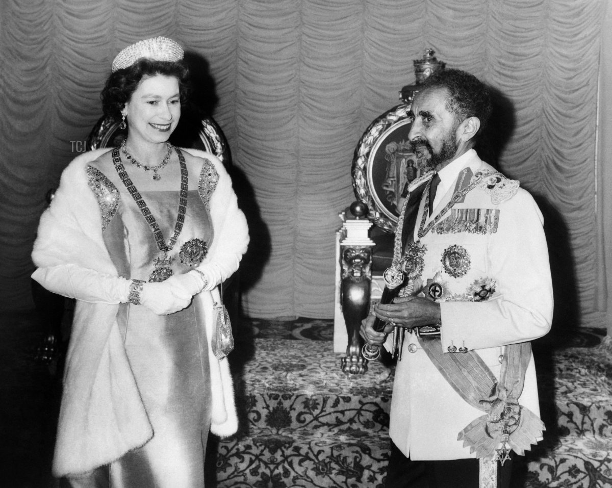 La regina Elisabetta II incontra l'imperatore d'Etiopia Haile Selassie ad Addis Abeba durante una visita di stato in Etiopia nel febbraio 1965