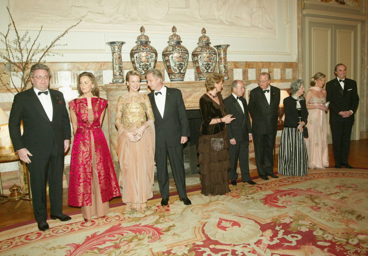 La nobiltà belga, il Principe Laurent, la Principessa Claire, la Principessa Mathilde, il Principe Philippe, la Regina Paola, il Presidente Stephanopoulos della Repubblica Ellenica, il Re Alberto, la Regina Fabiola, la Principessa Astrid e il Principe Lorenz partecipano a una cena di gala per il Presidente della Repubblica Ellenica, Constantinos Stephanopoulos, al Castello Reale il 1 febbraio 2005 a Laeken, Belgio