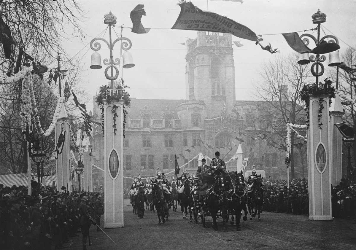 La processione dei carri nel giorno del matrimonio reale, 28 Feb 1922