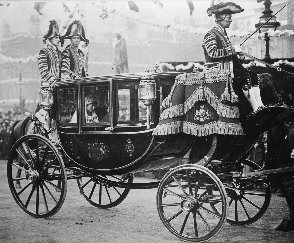 Principessa Mary attraversa Londra verso l'Abbazia di Westminster per il suo matrimonio, 28 Feb 1922