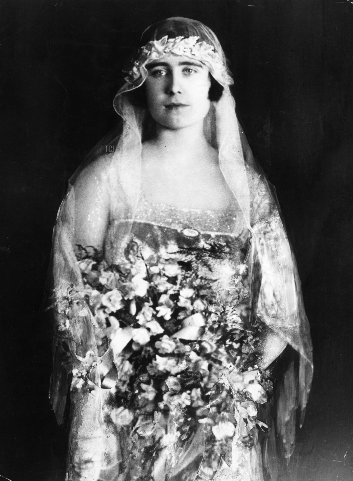 Lady Elizabeth Bowes-Lyon nel suo abito da damigella, 28 Feb 1922