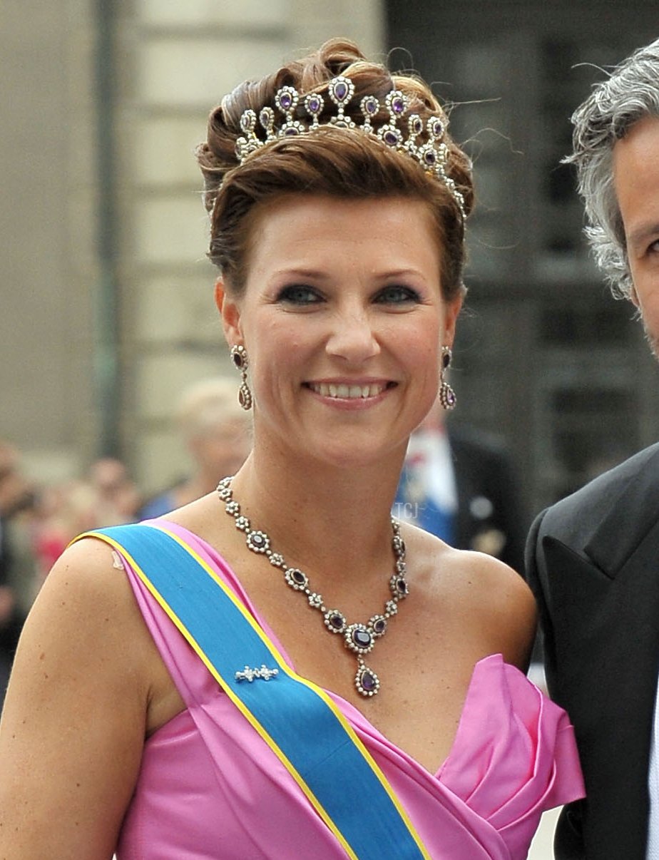 La principessa Martha Louise di Norvegia e il marito Ari Behn partecipano al matrimonio della principessa ereditiera Victoria di Svezia e Daniel Westling il 19 giugno 2010 a Stoccolma, Svezia