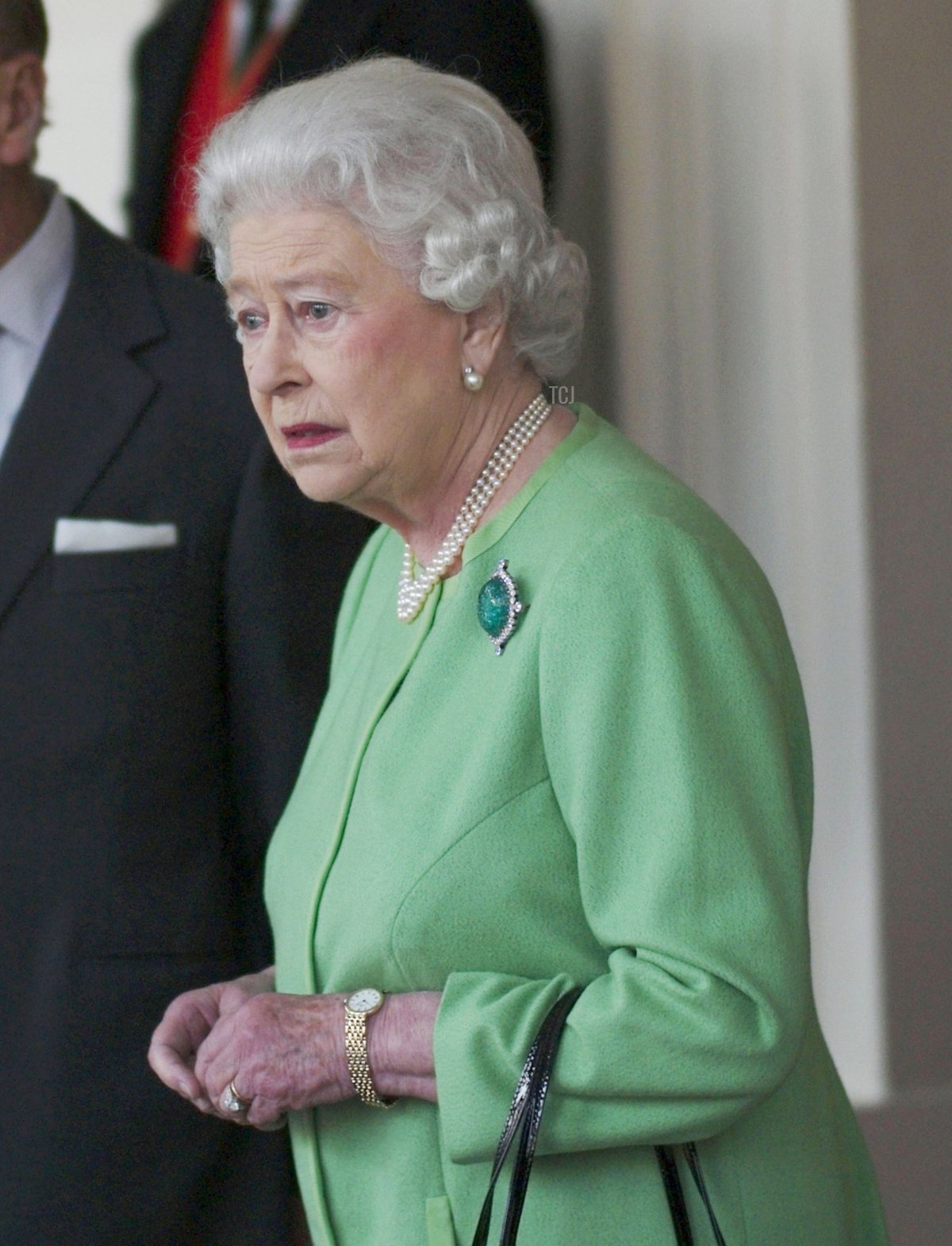 La Regina Elisabetta II e il Principe Filippo, Duca di Edimburgo, salutano il Presidente turco Dr. Abdullah Gul e sua moglie Hayrunnisa Gul a Buckingham Palace il 24 novembre 2011 a Londra