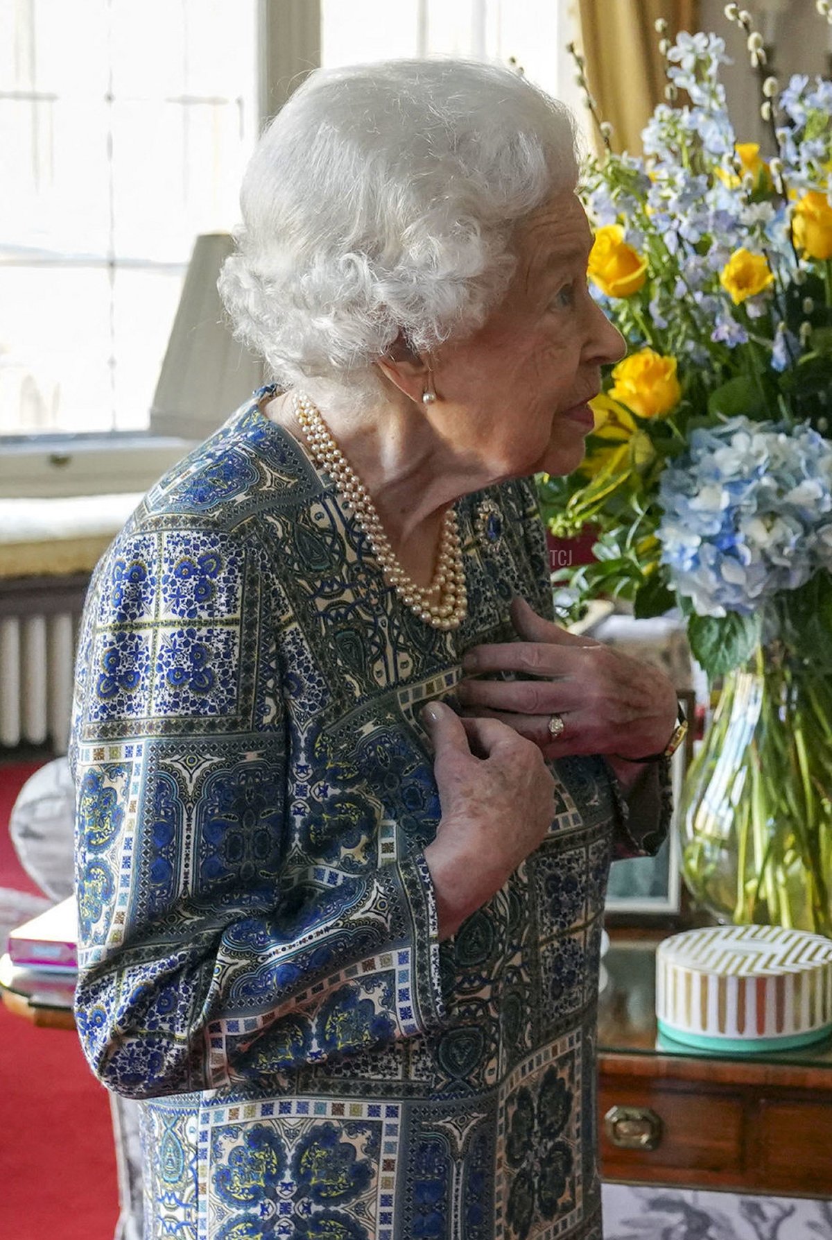 La Regina del Regno Unito, Elisabetta II (a sinistra), parla con il Primo Ministro canadese Justin Trudeau durante un incontro a Windsor Castle, Berkshire, il 7 marzo 2022