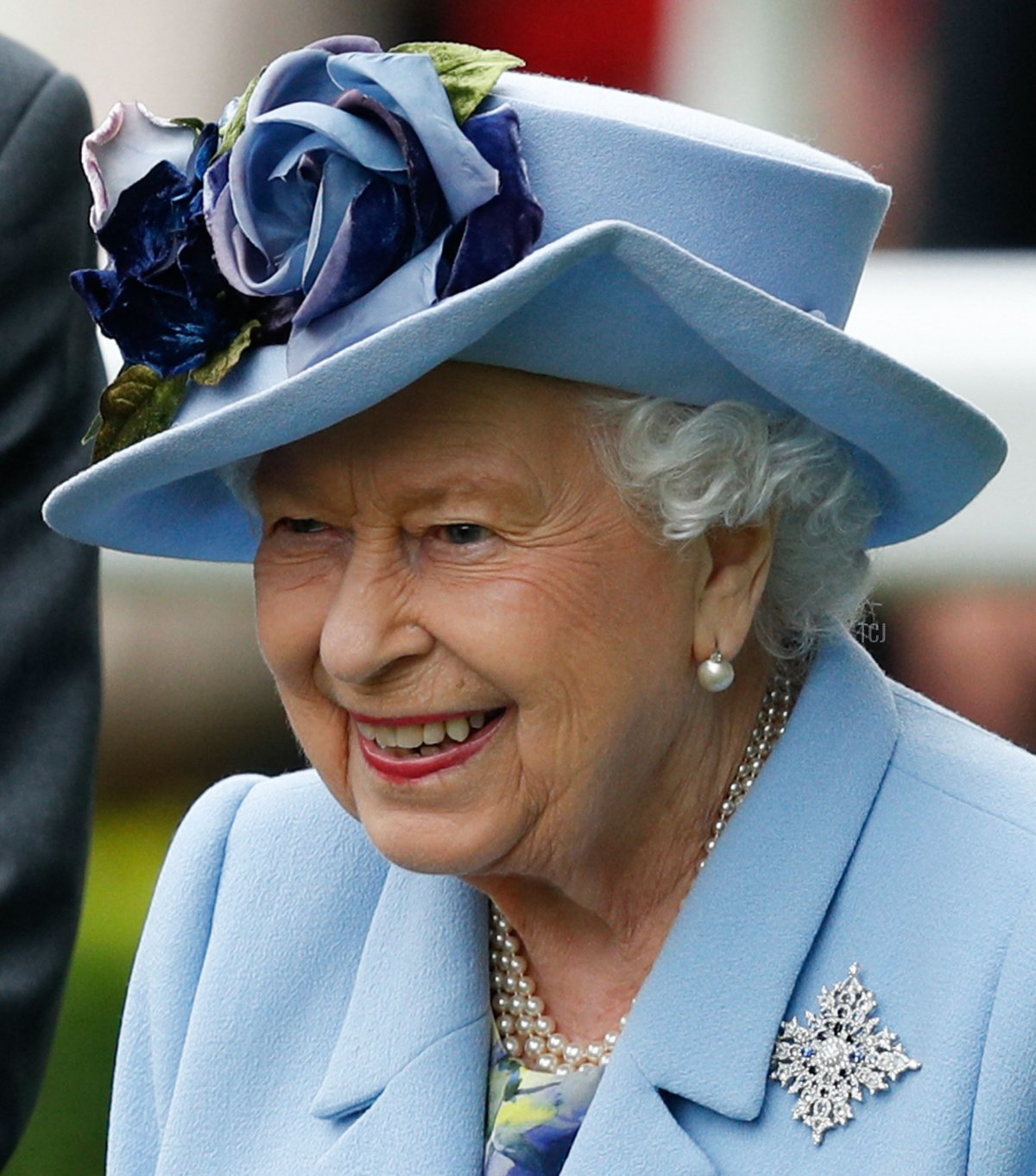 La Regina britannica Elisabetta II partecipa al primo giorno di Royal Ascot, nella corsa di cavalli ad Ascot, a ovest di Londra, il 18 giugno 2019