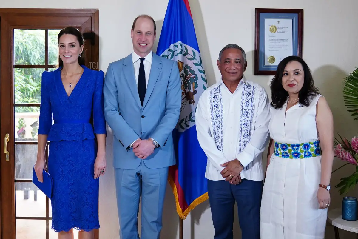 Catherine, Duchessa di Cambridge e il Principe William, Duca di Cambridge incontrano il Primo Ministro del Belize Johnny Briceno e la moglie Rossana Briceno, nel Laing Building, città di Belize, mentre iniziano il loro tour dei Caraibi per conto della Regina in occasione del suo Giubileo Platino, il 19 marzo 2022 nella città di Belize, Belize