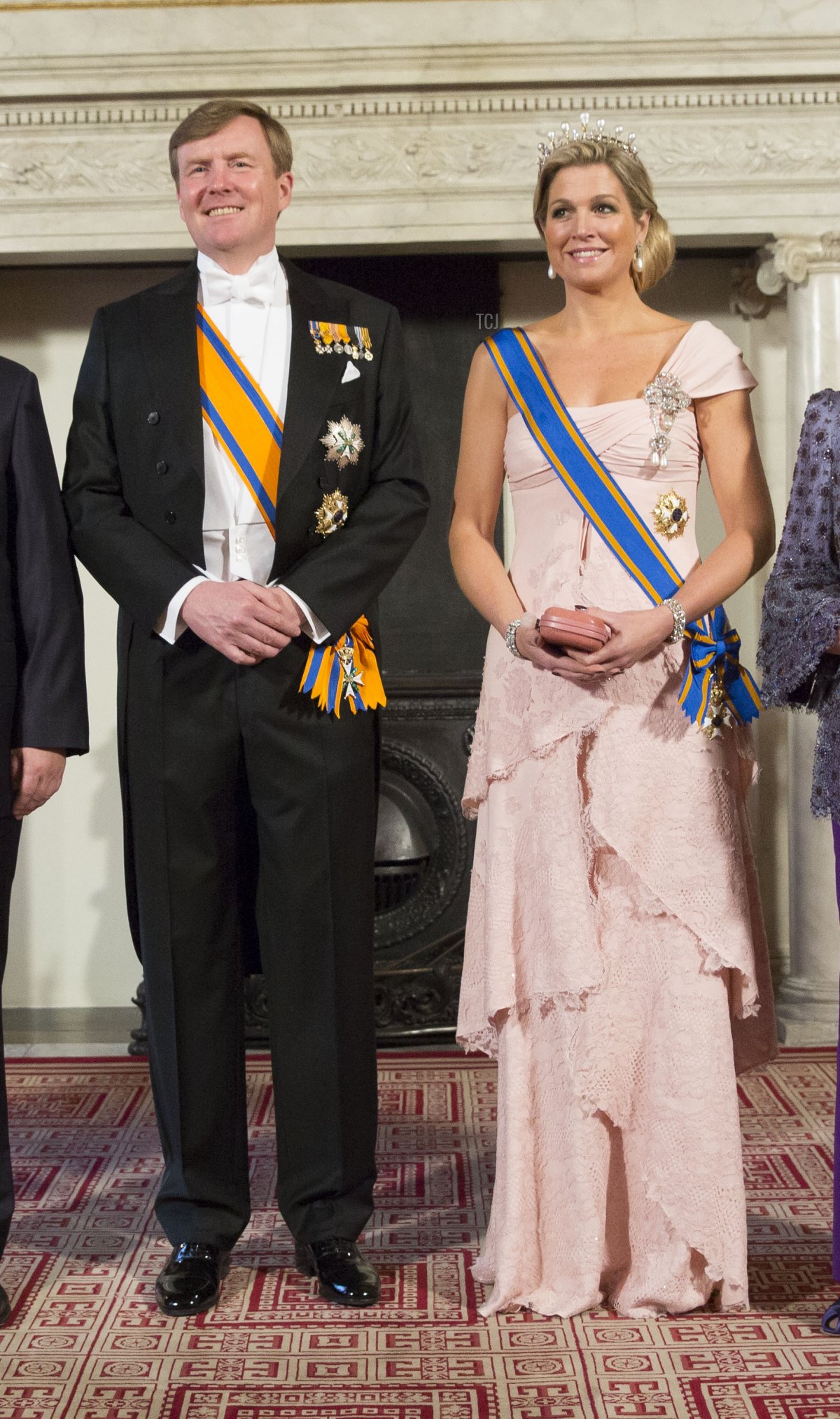 Il Re Guglielmo Alessandro d'Olanda e la Regina Massima d'Olanda si sono fatti fotografare ufficialmente al Palazzo Reale al momento dell'arrivo del Presidente cinese Xi Jinping il 22 marzo 2014 ad Amsterdam, Paesi Bassi