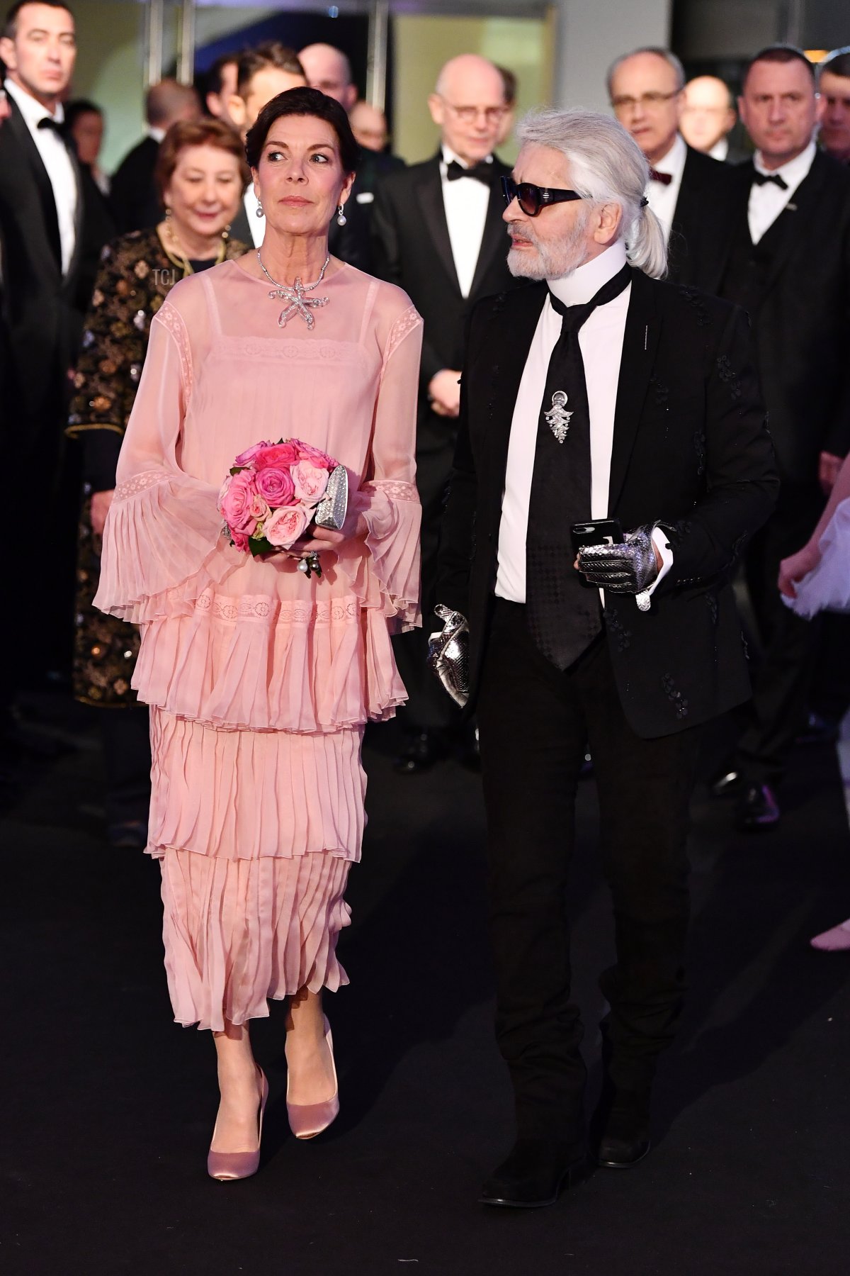 La Principessa Carolina di Hannover e Karl Lagerfeld arrivano al Rose Ball 2018 per sostenere la Fondazione Principessa Grace presso lo Sporting Monte-Carlo il 24 marzo 2018 a Monte-Carlo, Monaco