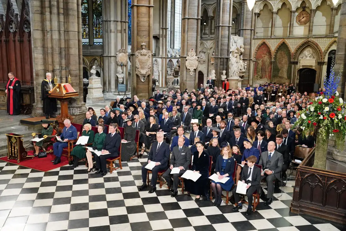 Regina Elisabetta II, Principe Carlo, Principe di Galles e Camilla, Duchessa di Cornovaglia, la Principessa Reale, Vice Ammiraglio Sir Tim Laurence, Duca di York, Conte e Contessa di Wessex, Lady Louise Mountbatten-Windsor e Viscount Severn. (seconda fila da sin a destra) Duca di Cambridge, Principe George, Principessa Charlotte, Duchessa di Cambridge, Peter Phillips, Isla Phillips, Savannah Phillips, Mia Tindall, Zara Tindall e Mike Tindall durante un Servizio di Ringraziamento per la vita del Duca di Edimburgo, all'Abbazia di Westminster il 29 marzo 2022 a Londra, Inghilterra