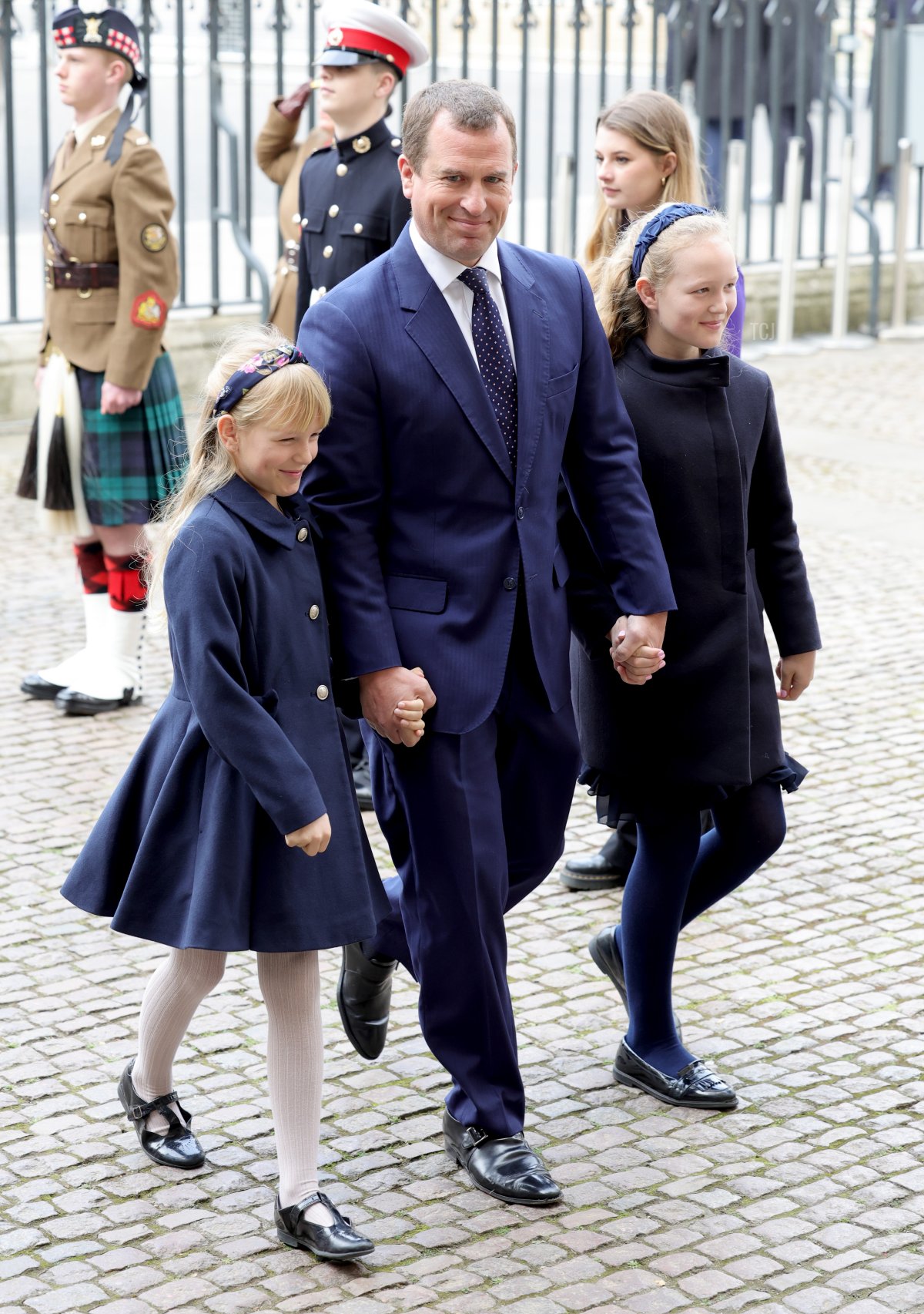 Isla Phillips, Peter Phillips e Savannah Phillips partecipano al servizio commemorativo per il Duca di Edimburgo all'Abbazia di Westminster il 29 marzo 2022 a Londra, Inghilterra