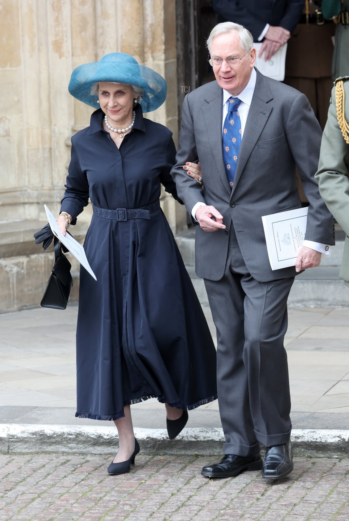 Birgitte, Duchessa di Gloucester e il Principe Richard, Duca di Gloucester lasciano il servizio commemorativo per il Duca di Edimburgo all'Abbazia di Westminster il 29 marzo 2022 a Londra, Inghilterra