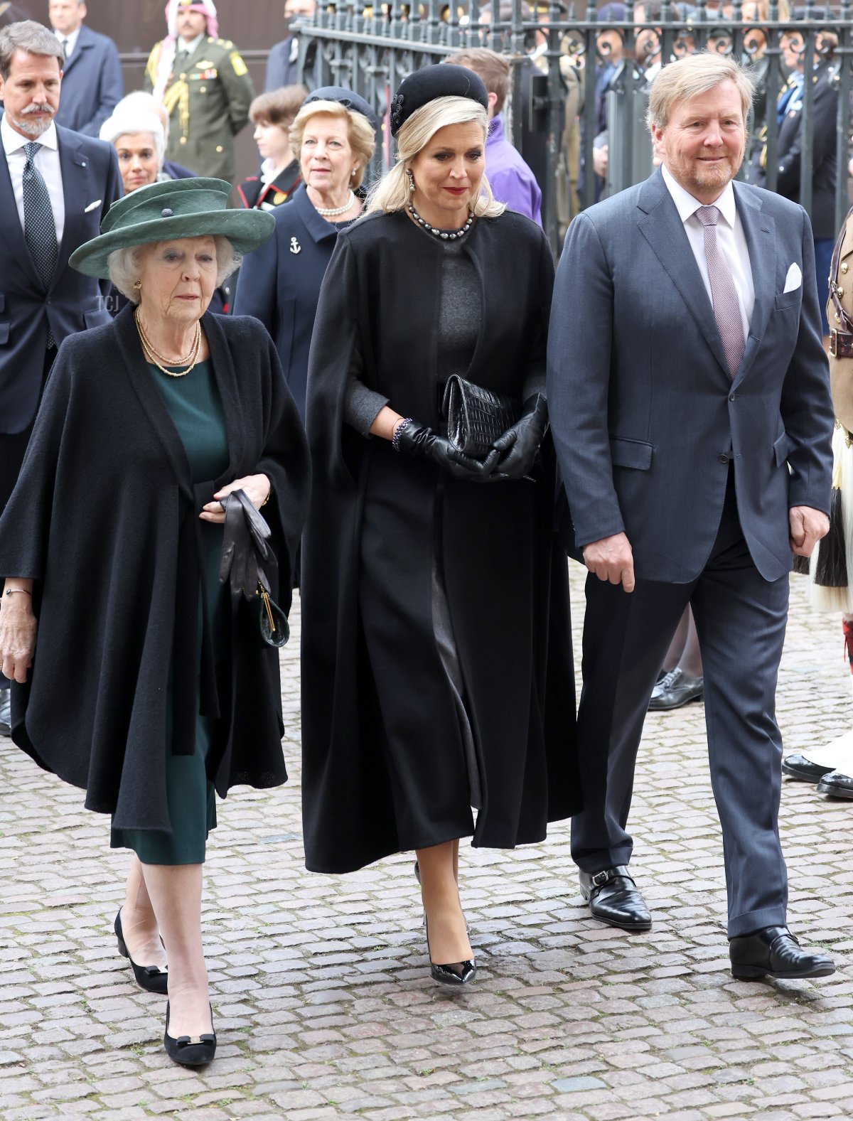 La Principessa Beatrix dei Paesi Bassi, la Regina Máxima dei Paesi Bassi e il Re Willem-Alexander dei Paesi Bassi partecipano al servizio commemorativo per il Duca di Edimburgo presso l'Abbazia di Westminster il 29 marzo 2022 a Londra, Inghilterra