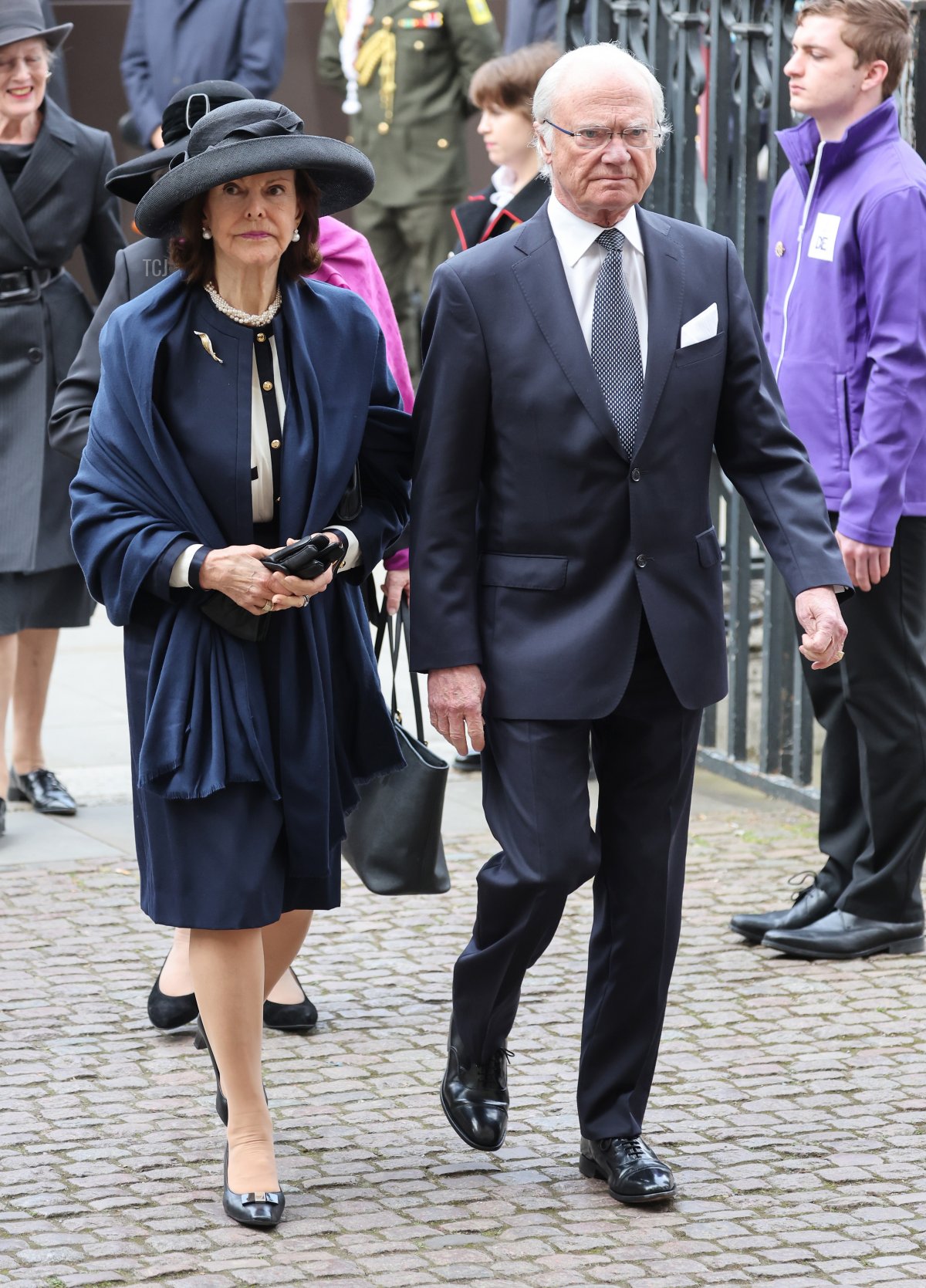 La Regina Silvia di Svezia e il Re Carl XVI Gustaf di Svezia partecipano al servizio commemorativo per il Duca di Edimburgo presso l'Abbazia di Westminster il 29 marzo 2022 a Londra, Inghilterra