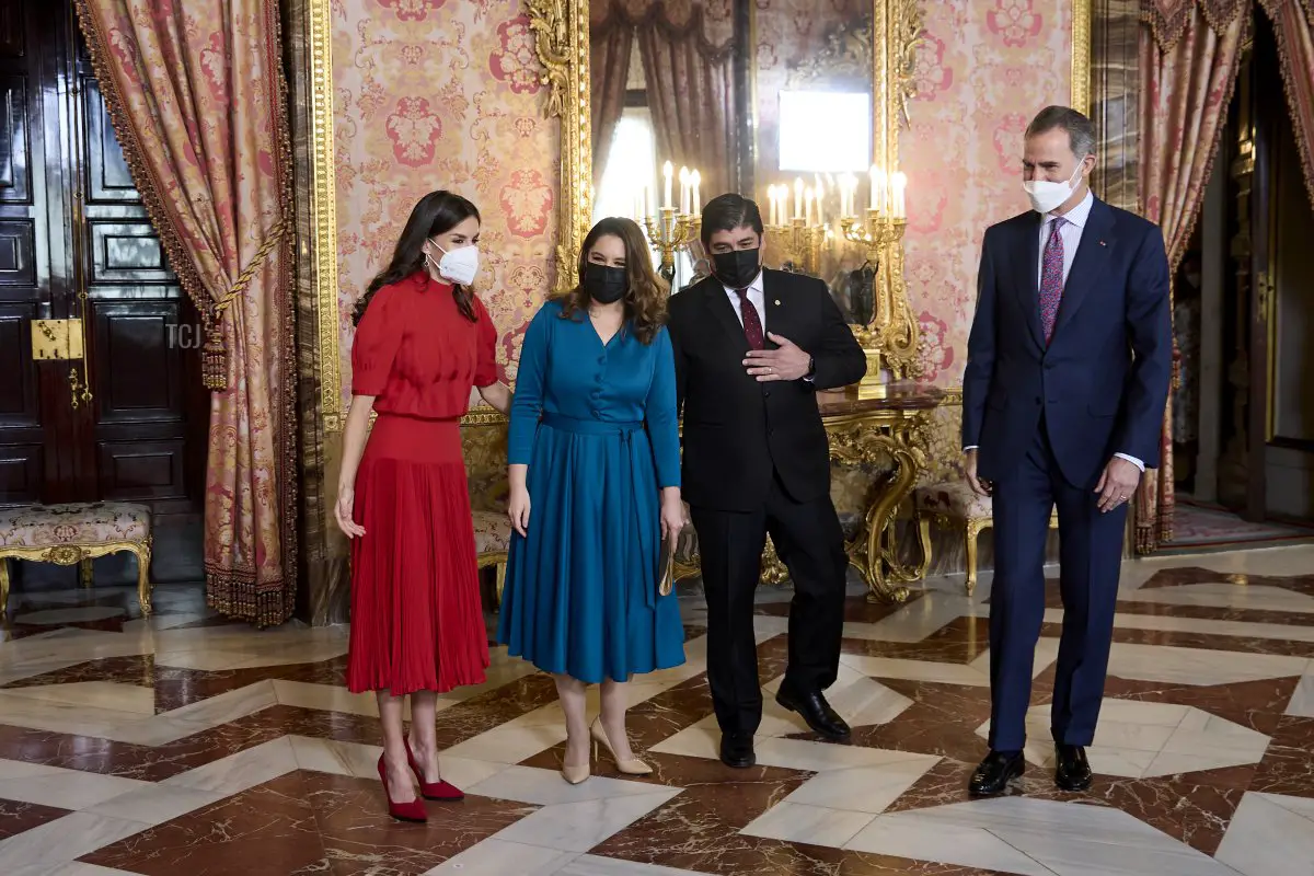 La regina Letizia di Spagna, Claudia Dobles Camargo, Presidente della Repubblica di Costa Rica Carlos Alvarado Quesada, re Felipe VI di Spagna partecipano alla ricezione per il Presidente della Repubblica di Costa Rica Carlos Alvarado Quesada al Palazzo Reale il 28 marzo 2022 a Madrid, Spagna