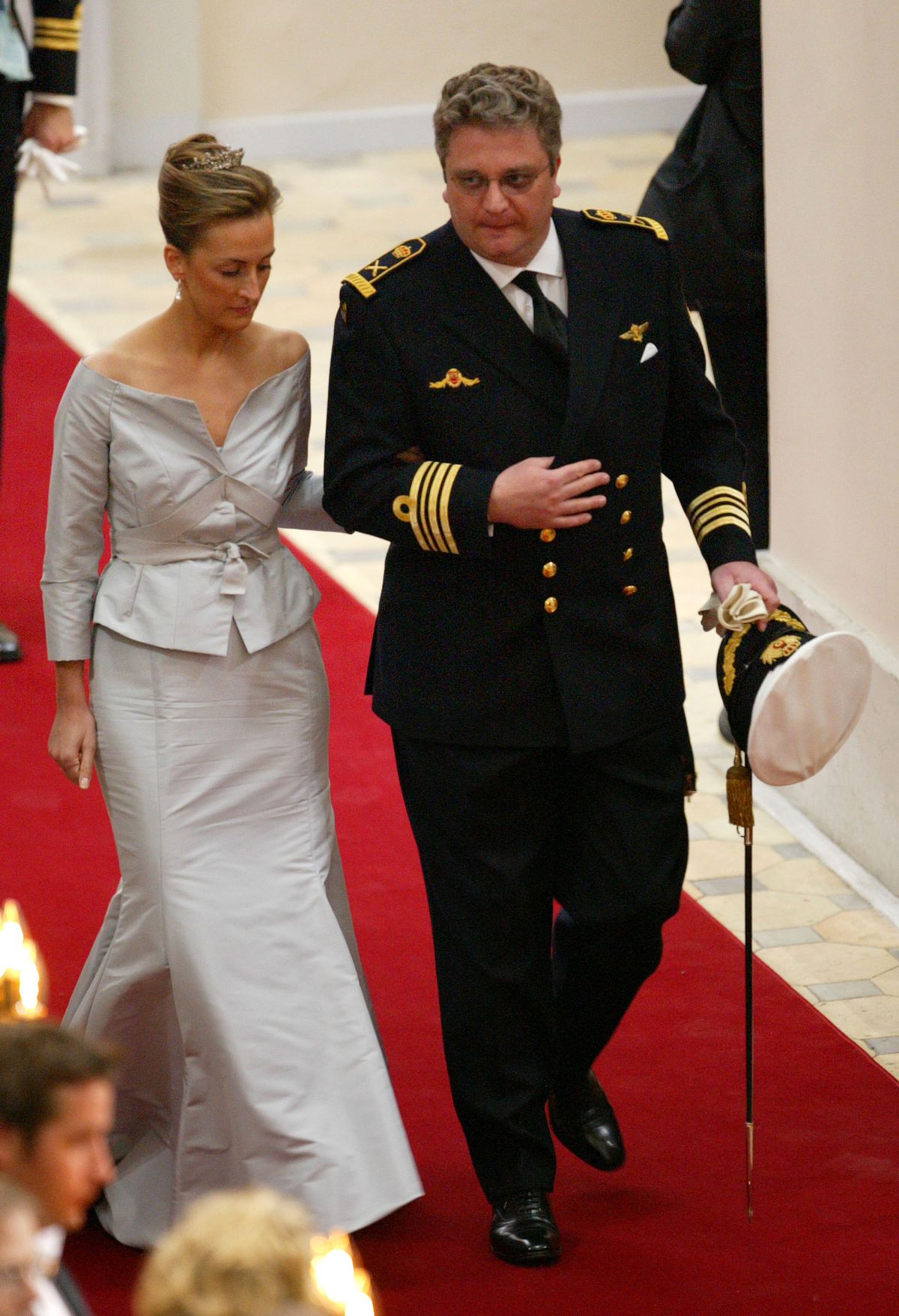 Il Principe Laurent e la Principessa Claire del Belgio partecipano al matrimonio del Principe ereditario e della Principessa ereditiera di Danimarca a Copenaghen il 14 maggio 2004 (Sean Gallup/Getty Images)