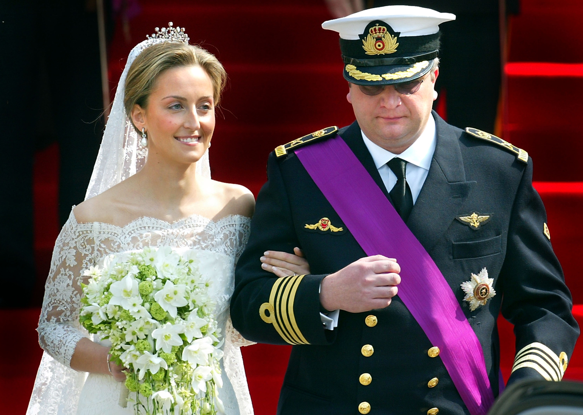 Il Principe Laurent e la Principessa Claire del Belgio sono ritratti nel giorno del loro matrimonio a Bruxelles, 12 aprile 2003 (Scott Barbour/Getty Images)