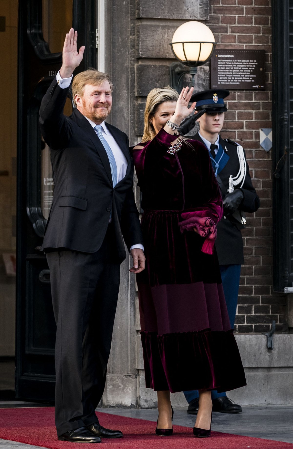 Il Re Willem-Alexander e la Regina Maxima arrivano al Theater aan het Vrijthof per il concerto del Giorno del Re a Maastricht l'11 aprile 2022