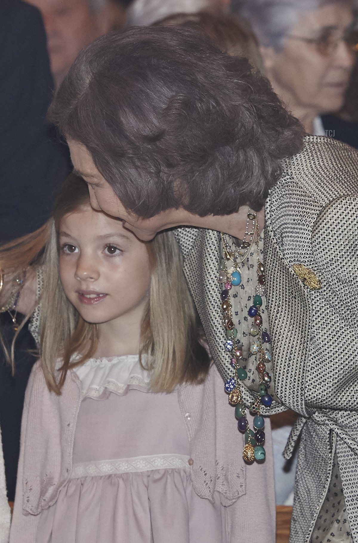 La Principessa Leonor di Spagna (a sinistra), la Principessa Sofia di Spagna (al centro) e la Regina Sofia (a destra) partecipano alla Messa di Pasqua alla Cattedrale di Palma di Maiorca il 5 aprile 2015