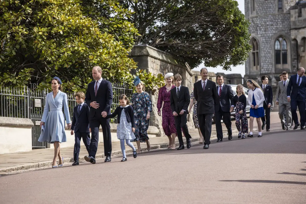 Il Principe William, Duca di Cambridge, e Catherine, Duchessa di Cambridge, partecipano al servizio di Mattutino di Pasqua presso la Cappella di St George al Castello di Windsor il 17 aprile 2022 a Windsor, Inghilterra