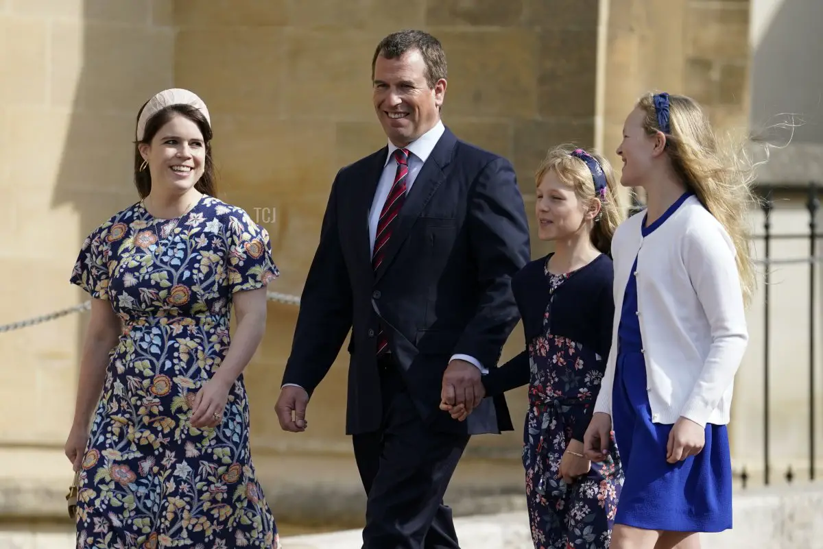 La Principessa Eugenia, Peter Philips e le sue figlie Isla Philips e Savannah Philips partecipano al servizio di Mattutino di Pasqua presso la Cappella di St George al Castello di Windsor il 17 aprile 2022 a Windsor, Inghilterra