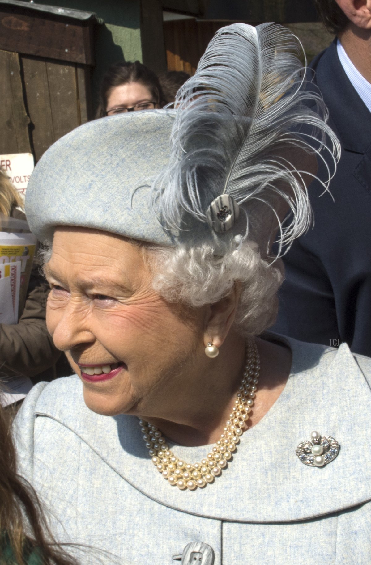 La regina Elisabetta II, accompagnata da Prince Philip, Duca di Edimburgo, inaugura ufficialmente l'esibizione 'Land of the Lions' allo Zoo di Londra il 17 marzo 2016 a Londra, Inghilterra