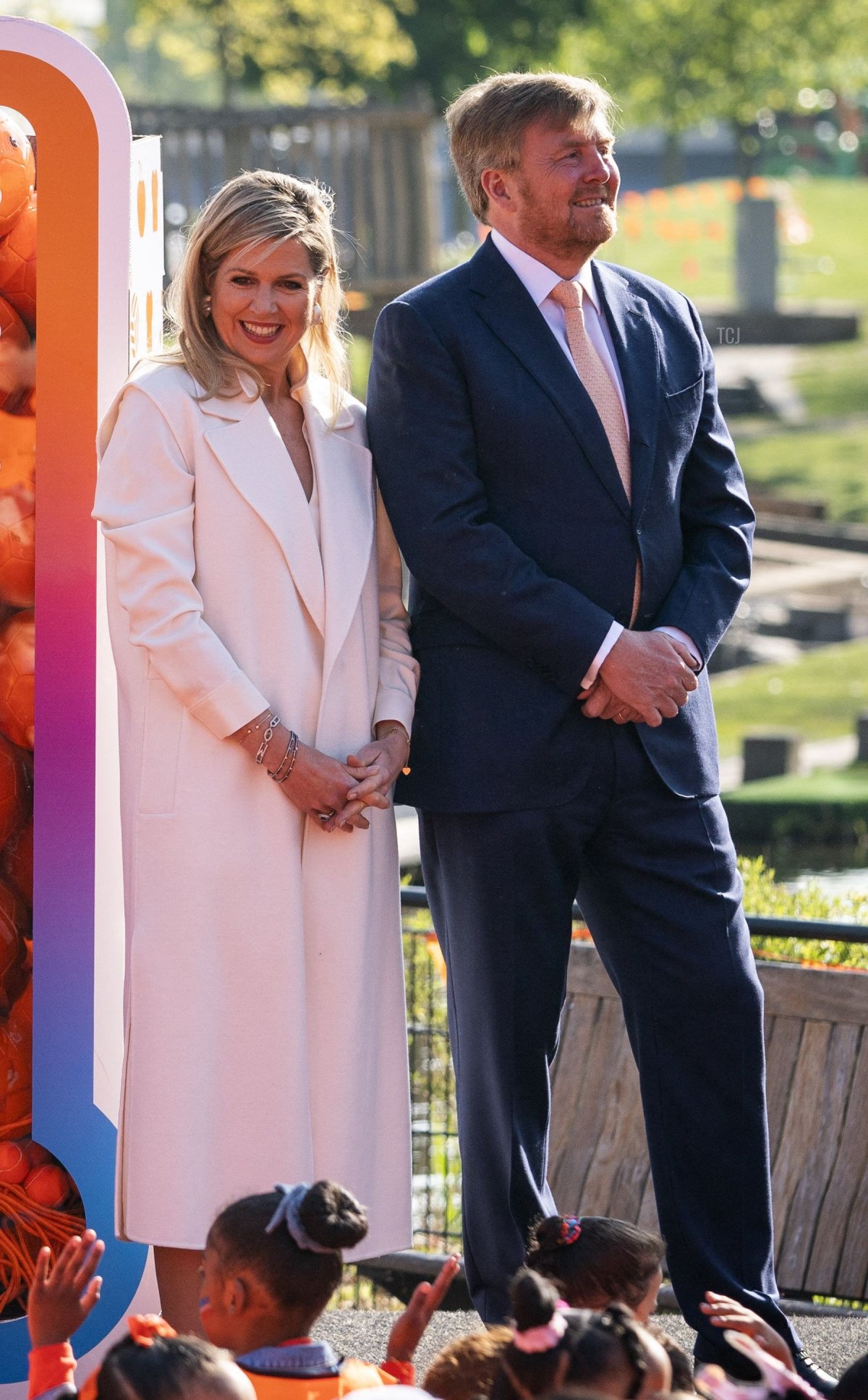 Il Re Willem-Alexander (D) e la Regina Maxima (2a D) partecipano al King's Breakfast durante l'apertura nazionale della decima edizione dei King's Games a Delft, il 22 aprile 2022