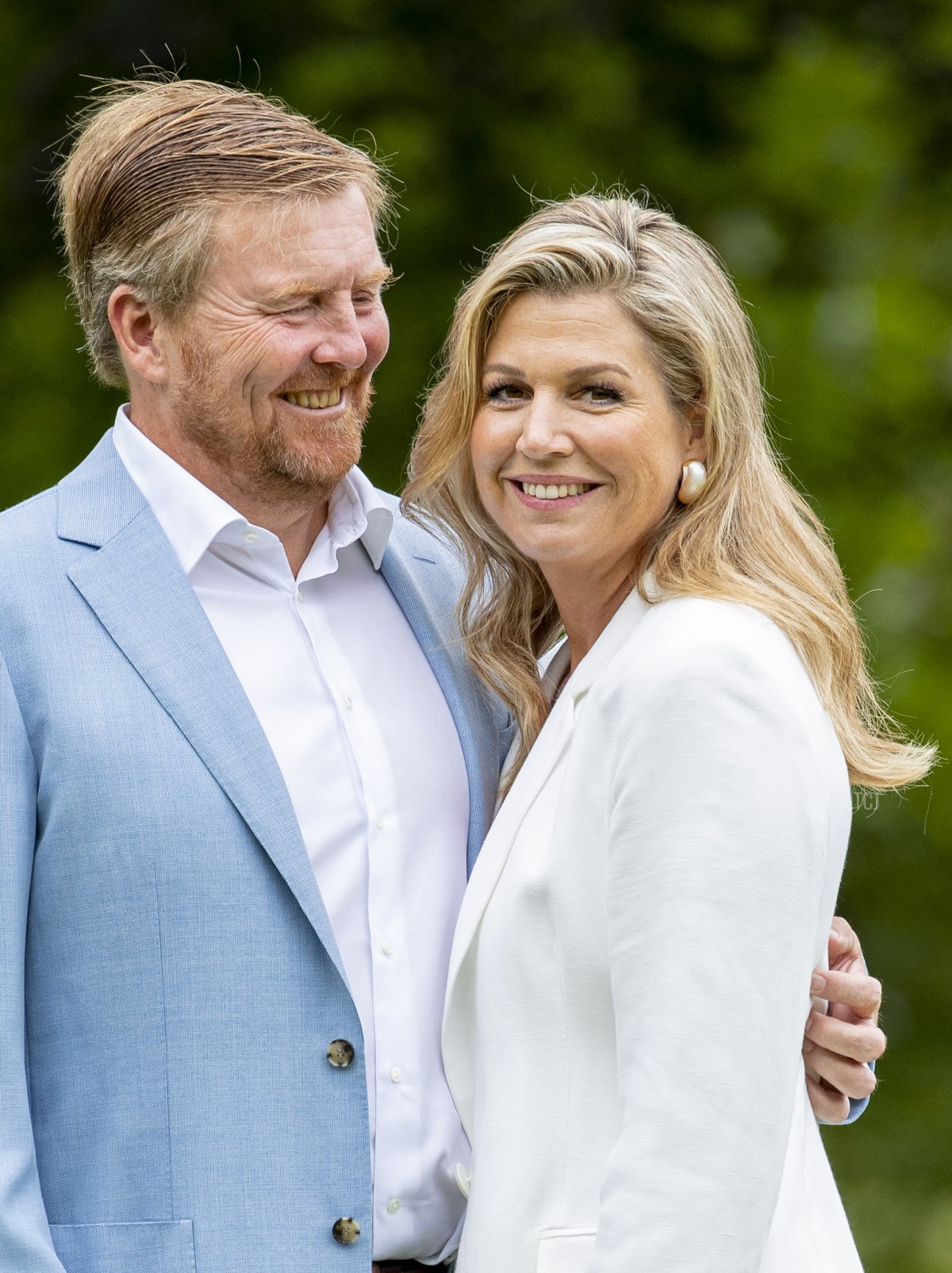 Il Re Willem-Alexander dei Paesi Bassi e la Regina Maxima dei Paesi Bassi durante la foto estiva annuale presso la loro residenza, il Palazzo Huis ten Bosch, il 17 luglio 2020 all'Aja, Paesi Bassi