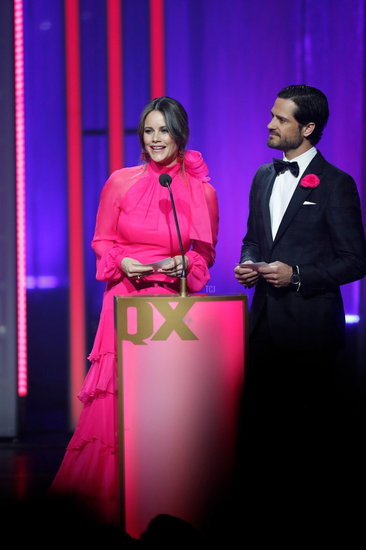 La Principessa Sofia e il Principe Carl Philip consegnano un premio durante il QX Gay Gala al Cirkus a Stoccolma, Svezia, 25 aprile 2022