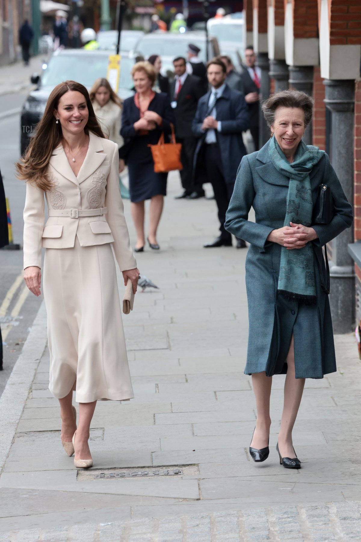 Catherine, Duchess of Cambridge e Princess Anne, Princess Royal arrivano alla sede dell'RCM e dell'RCOG il 27 aprile 2022 a Londra, Inghilterra