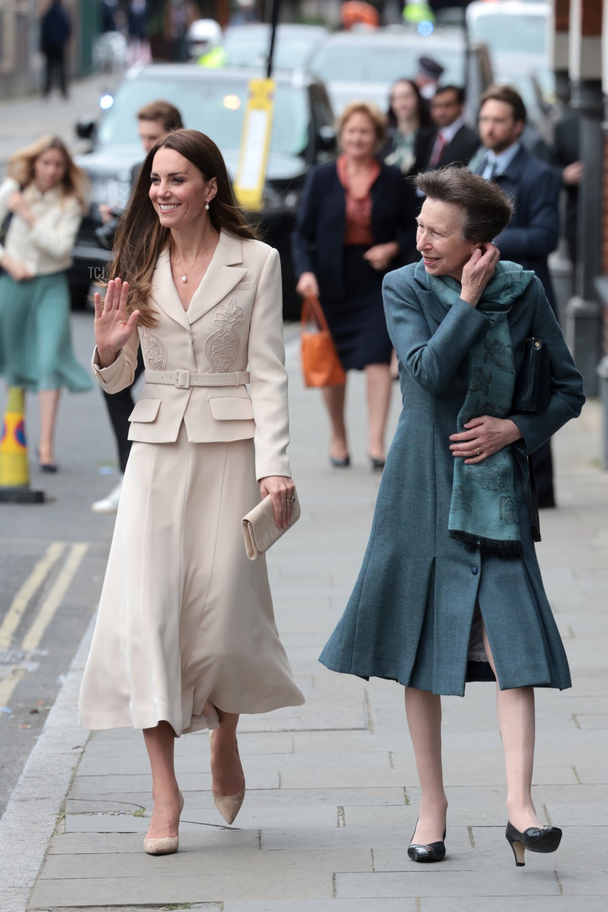 Catherine, Duchess of Cambridge e Princess Anne, Princess Royal arrivano alla sede dell'RCM e dell'RCOG il 27 aprile 2022 a Londra, Inghilterra