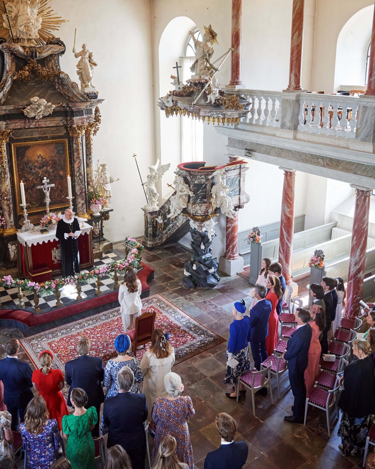 Foto ufficiale scattata nel giorno della conferma della principessa Isabella, 30 aprile 2022