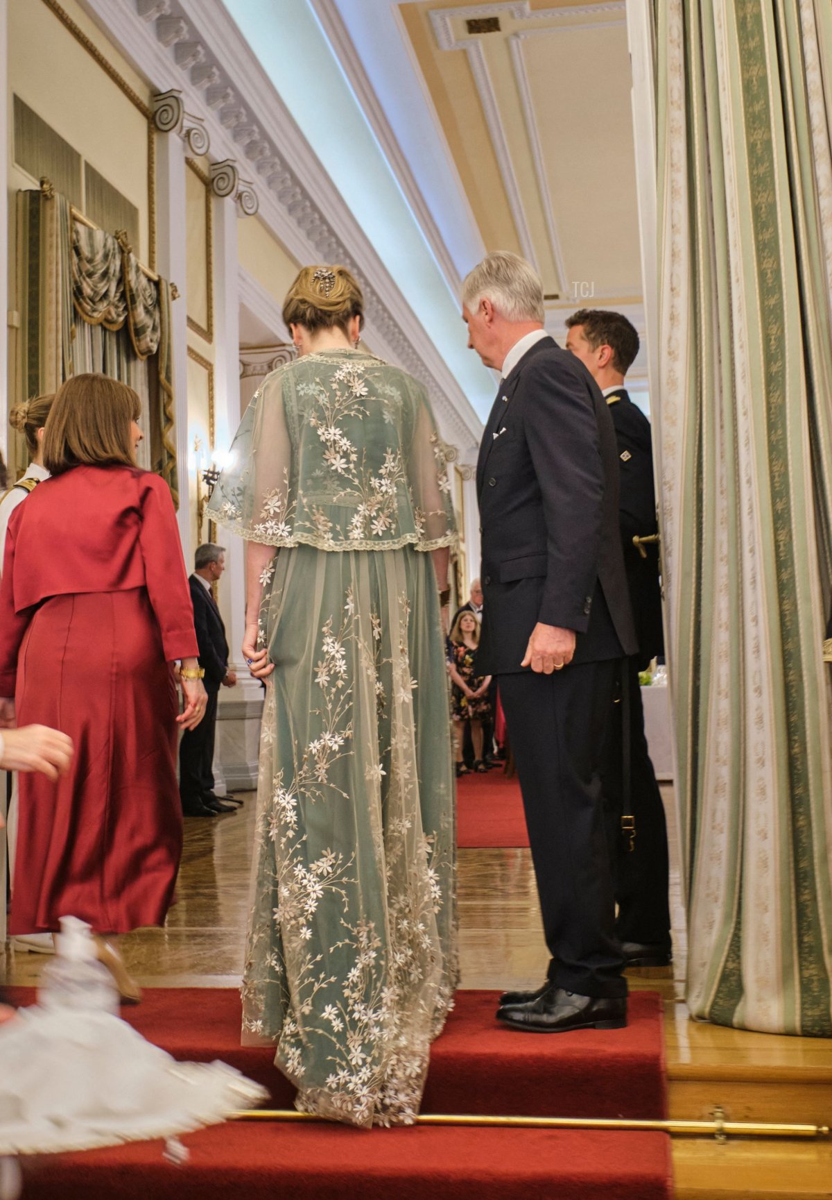 La regina Mathilde del Belgio e il re Filippo arrivano all'inizio di una cena di stato con il presidente Sakellaropoulou il primo giorno di una visita di stato di tre giorni della coppia reale belga in Grecia, lunedì 02 maggio 2022, ad Atene