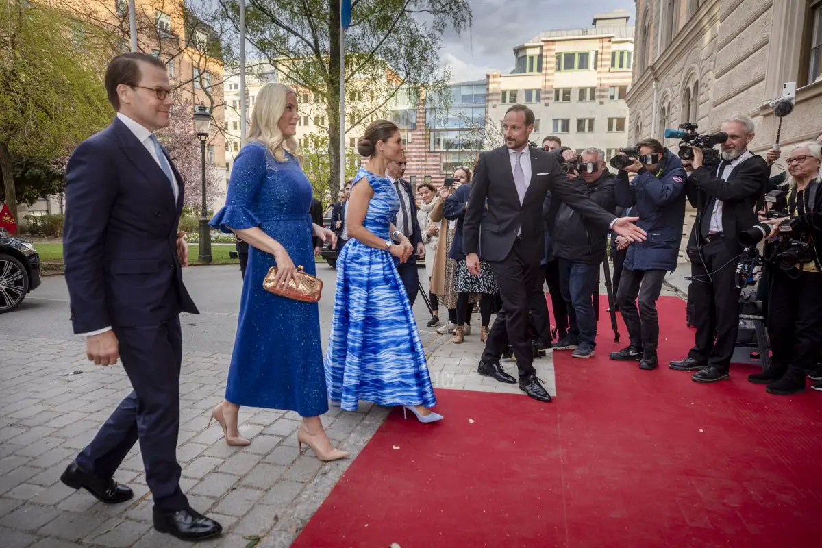 Il Principe Daniel, la Principessa Mette-Marit di Norvegia, la Principessa Vittoria di Svezia e Haakon il Principe ereditario di Norvegia arrivano al Norra Latin il 2 maggio 2022 a Stoccolma, Svezia