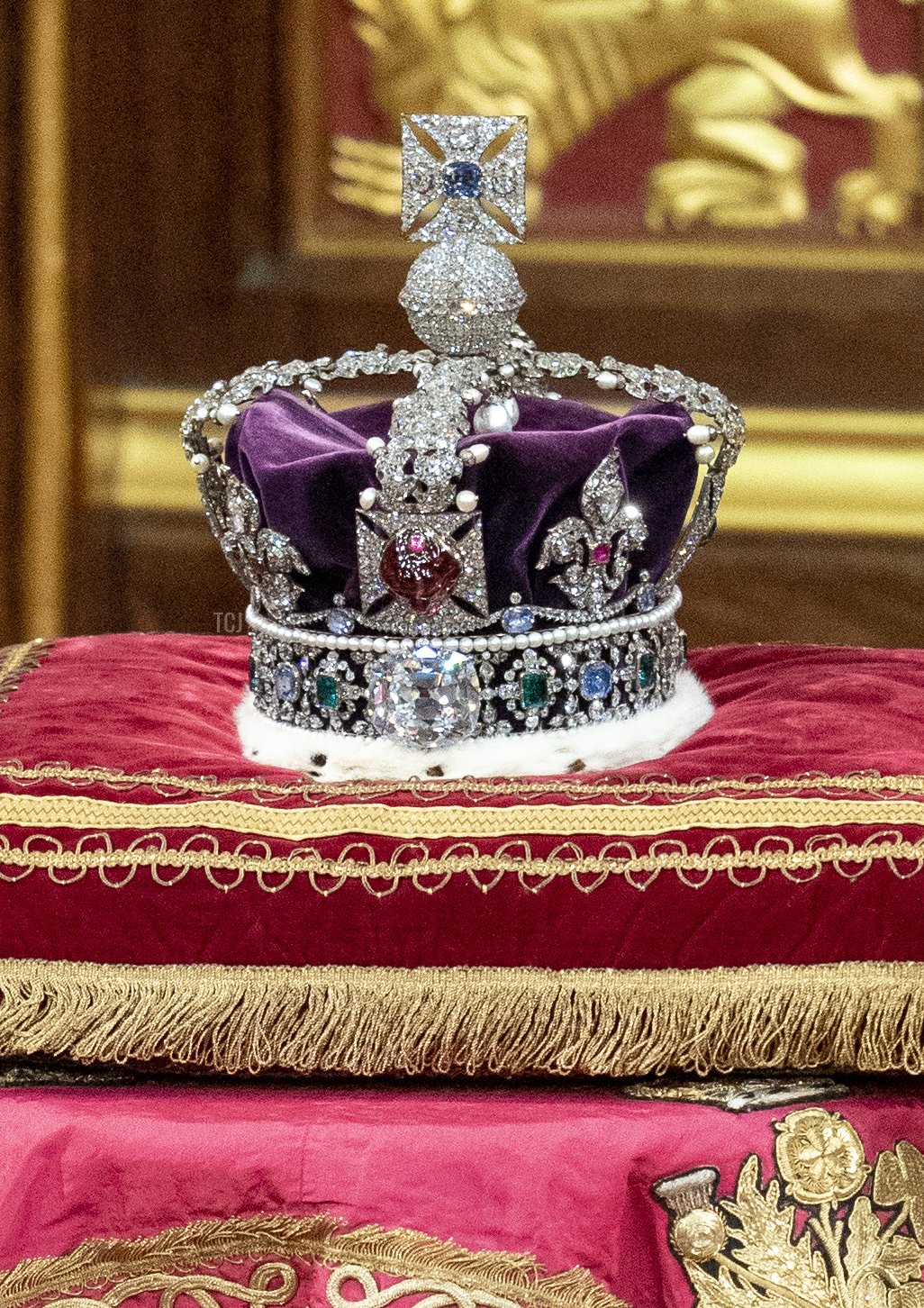 La Corona Imperiale durante la lettura del discorso della Regina nella Camera dei Lords.