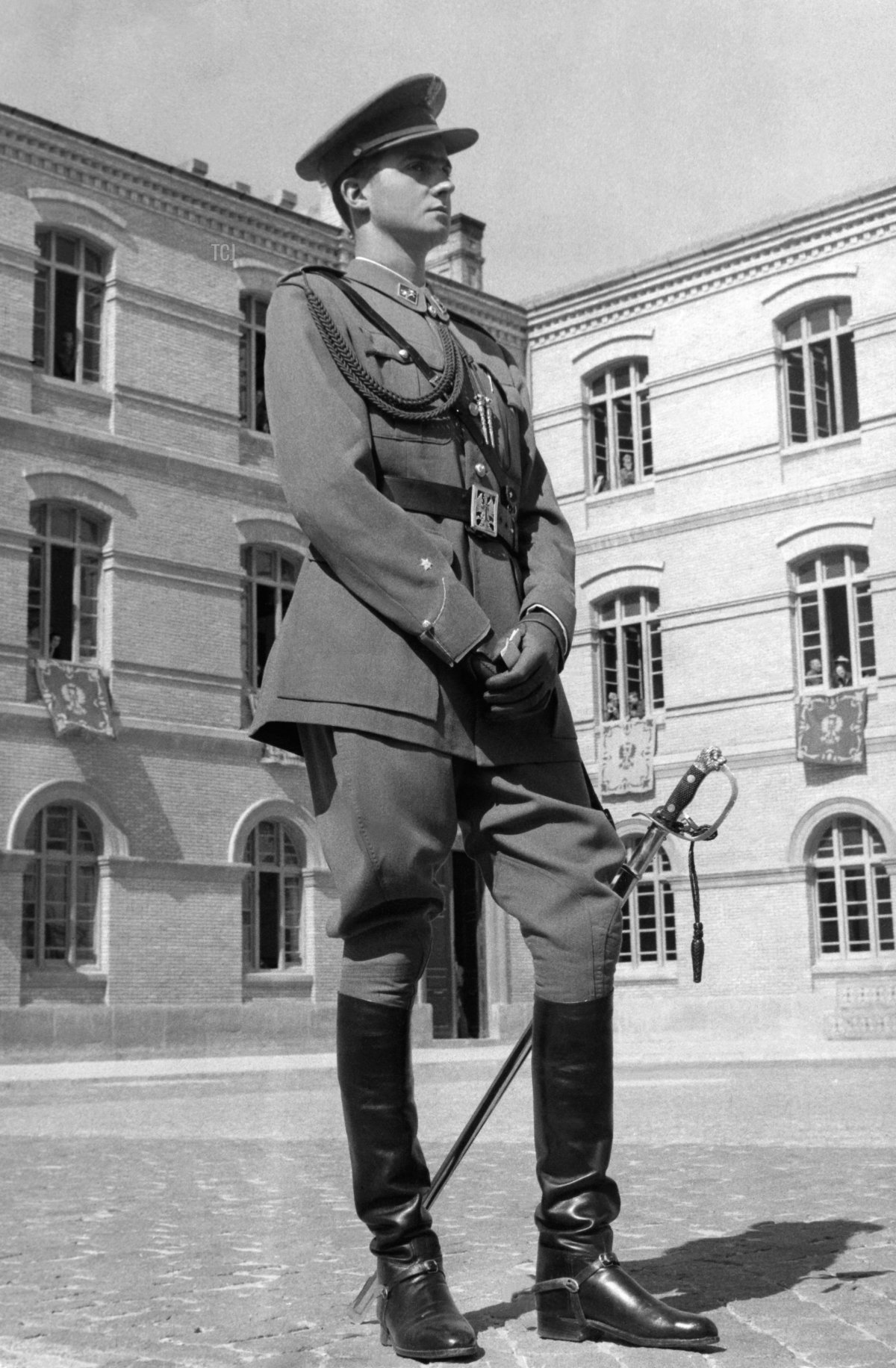 Il Principe Juan Carlos di Spagna ritratto nell'Accademia Militare di Saragozza tra il 1955 e il 1957