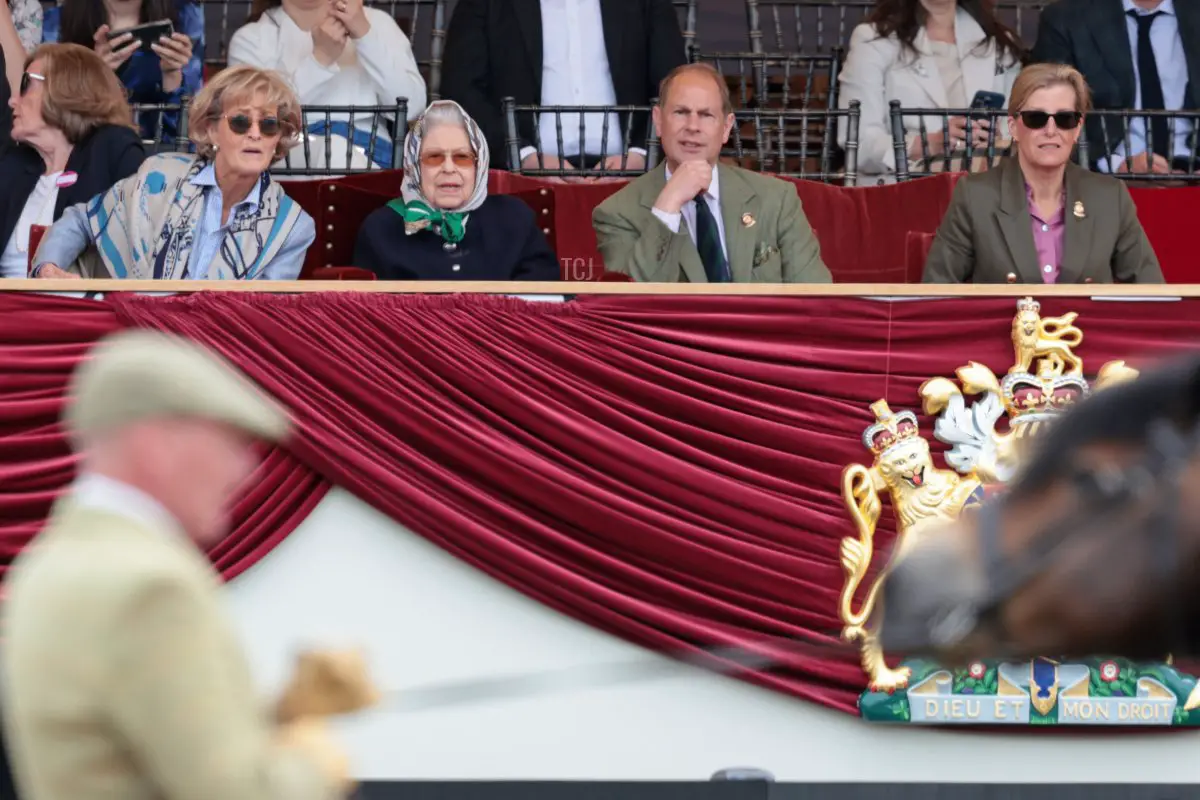 Penelope Knatchbull, Contessa Mountbatten di Birmania, Regina Elisabetta II, Principe Edoardo, Conte di Wessex e Sophie, Contessa di Wessex assistono al Royal Windsor Horse Show a Home Park il 13 maggio 2022 a Windsor, Inghilterra