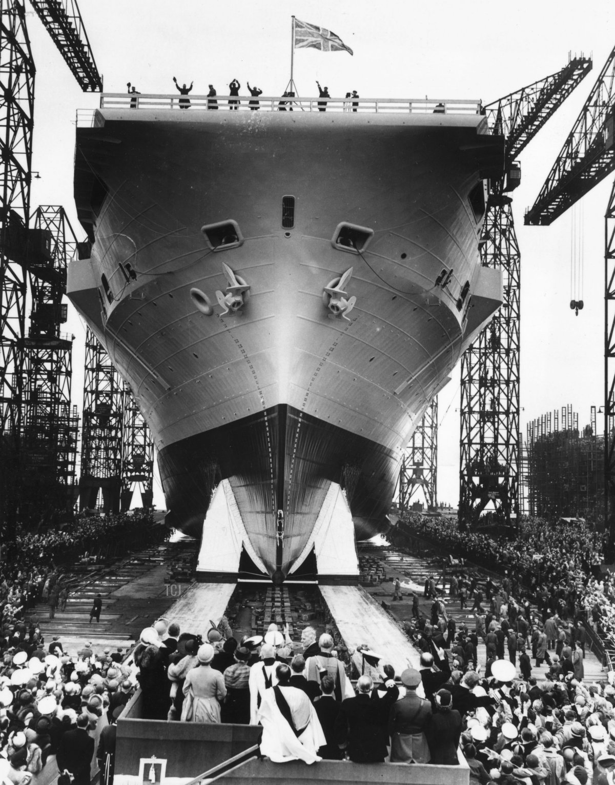 La portaerei britannica HMS Ark Royal pronta per essere varata dalla Regina Elisabetta (1900 - 2002), consorte del Re Giorgio VI