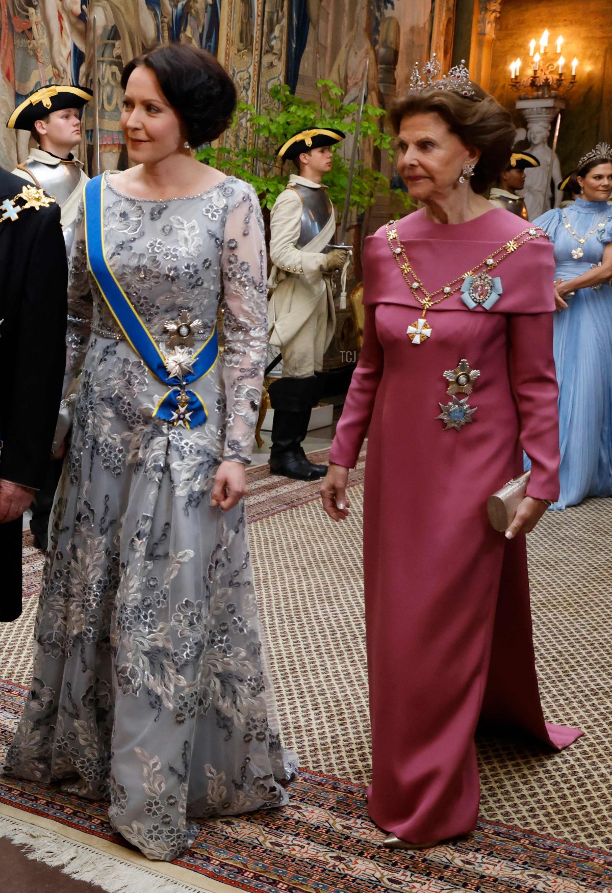 Il re Carl XVI Gustaf di Svezia, il presidente finlandese Sauli Niinisto e sua moglie Jenni Haukio e la regina Silvia di Svezia arrivano al Palazzo Reale per una cena di stato in onore del presidente della Finlandia a Stoccolma il 17 maggio 2022