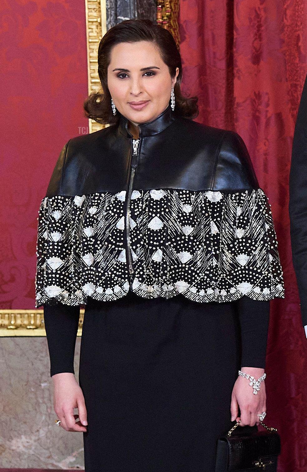 La Sheikha Jawaher bint Hamad Al Thani partecipa a una cena di gala al Palazzo Reale il 17 maggio 2022 a Madrid, Spagna