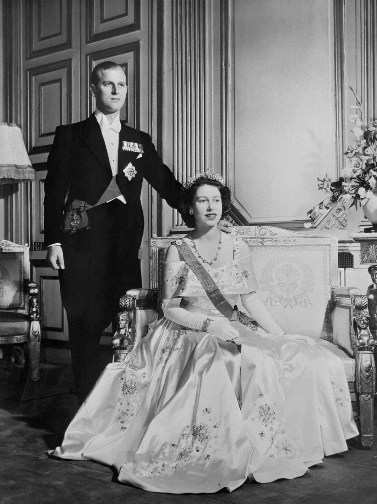 La principessa Elisabetta (futura regina Elisabetta II) e il principe Filippo Duca di Edimburgo al Palazzo dell'Elysée a Parigi, 1948