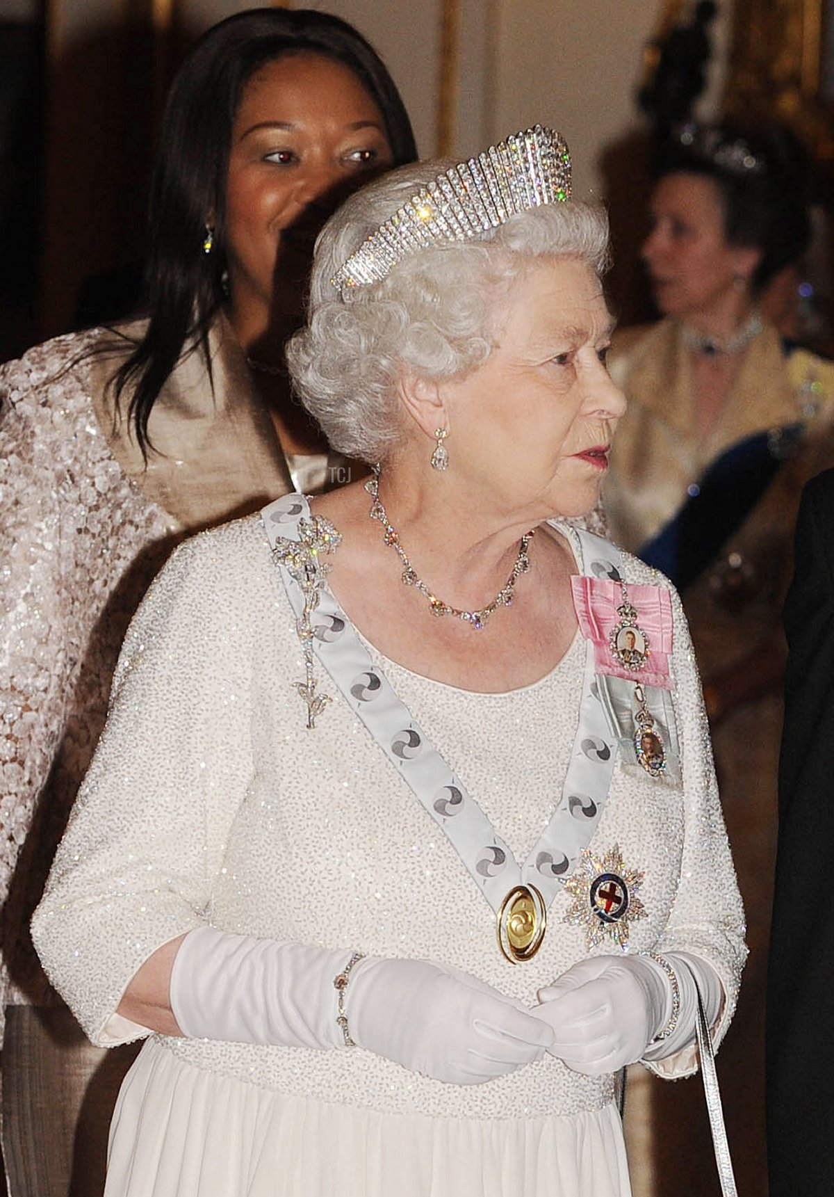 La regina Elisabetta II (2ndL), il principe Filippo, duca di Edimburgo (D), presidente del Sudafrica Jacob Zuma e sua moglie Tobeka Madiba Zuma, partecipano a un banchetto di stato a Buckingham Palace il 3 marzo 2010