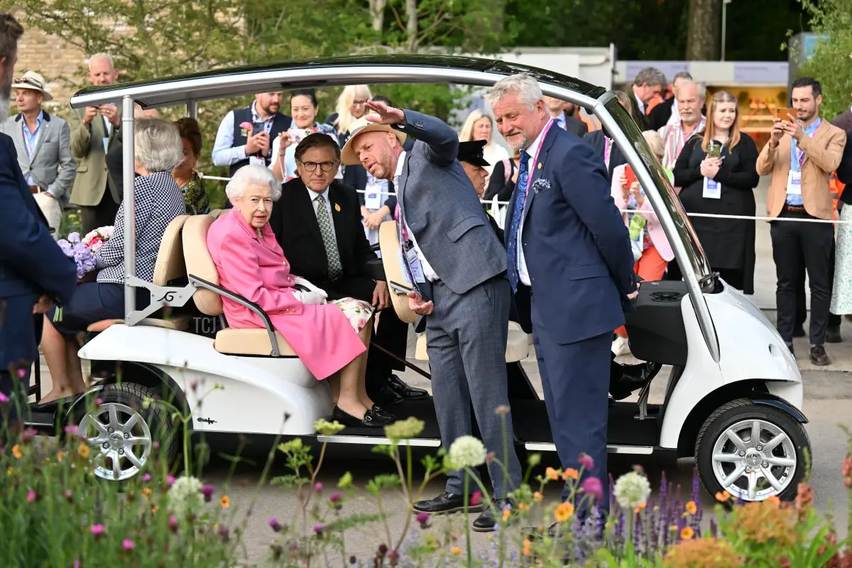 La Regina Elisabetta II visita il Chelsea Flower Show 2022