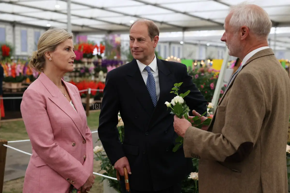 Sophie, Contessa di Wessex, mostra la rosa Ystumllyn al Chelsea Flower Show 2022