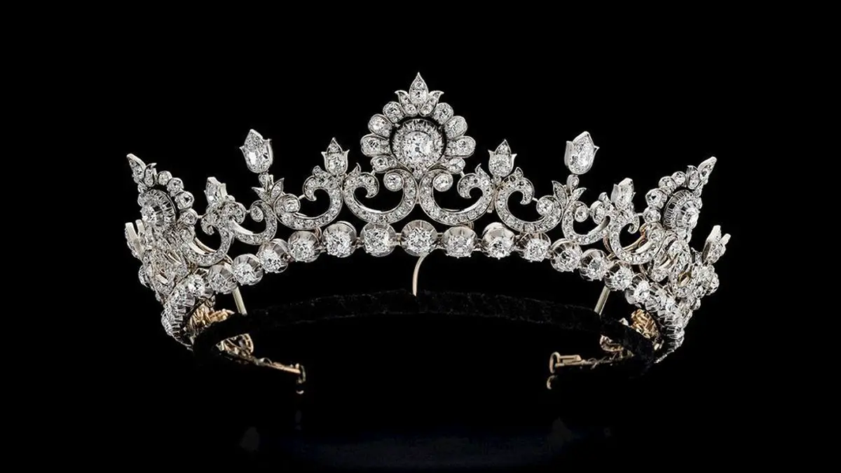 La Tiara Angelsey