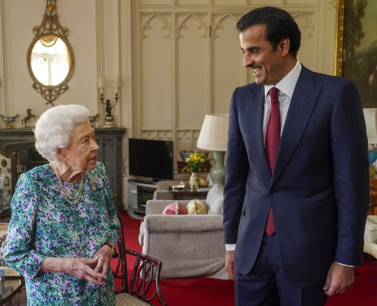 La regina Elisabetta II incontra l'emiro del Qatar, Sheikh Tamim bin Hamad Al Thani, al Castello di Windsor il 24 maggio 2022 a Windsor, in Inghilterra