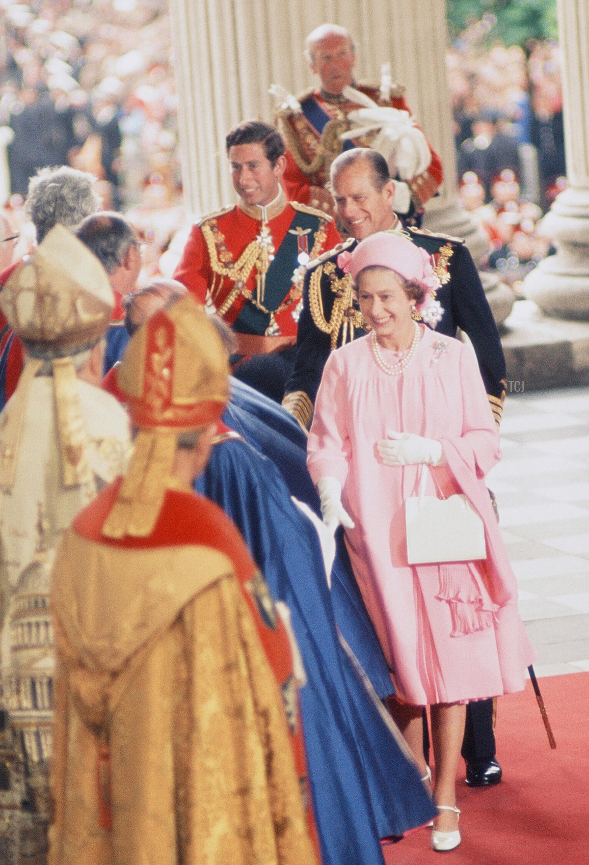 La Regina Elisabetta II e il Principe Filippo arrivano alla Cattedrale di St. Paul, per il servizio di ringraziamento, per celebrare il Giubileo d'Argento, martedì 7 Giugno 1977