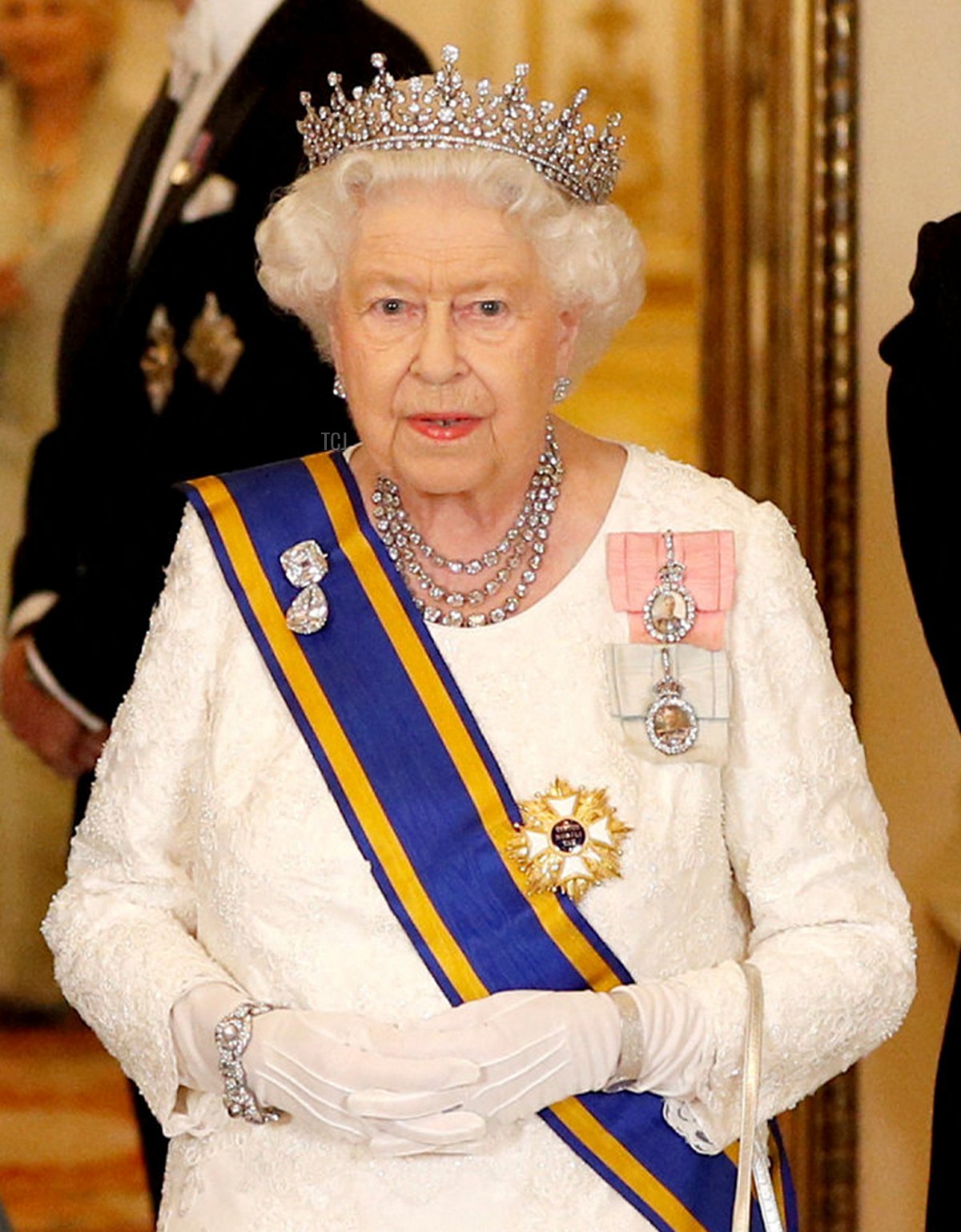 Britain's Queen Elizabeth II (L) and Britain's Prince Charles, Prince of Wales (R) pose together before a State Banquet in honour of the visiting King Willem-Alexander and Queen Maxima of the Netherlands at Buckingham Palace in London on October 23, 2018, on the first day of the Dutch King and Queen's two-day state visit