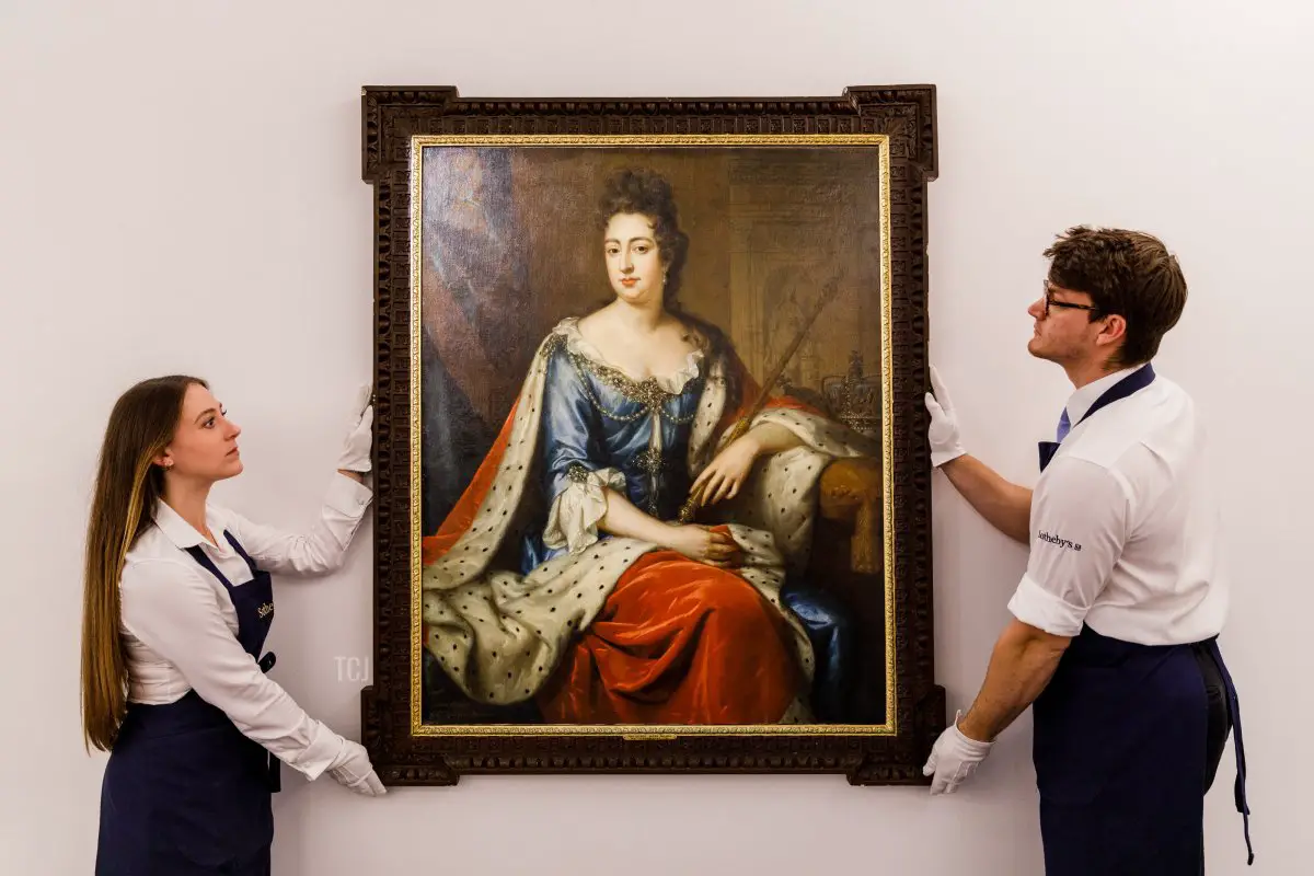 Ritratto di Queen Mary II di Jan van der Vaart in mostra da Sotheby's il 27 maggio 2022 a Londra, Inghilterra